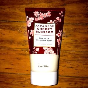 NEW| Bath & Body Works body scrub